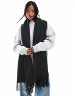 supersoft scarf with tassels in black
