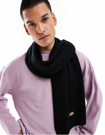 knitted scarf in black