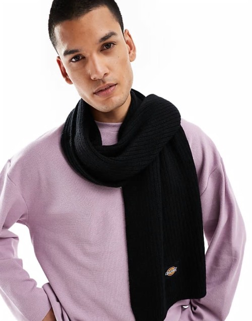 knitted scarf in black