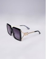 square sunglasses in black