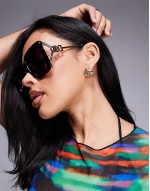 square sunglasses in black