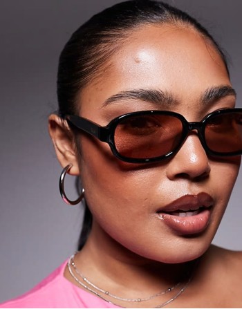 Quay could never slim round sunglasses in black with pink lens