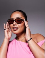 Quay could never slim round sunglasses in black with pink lens