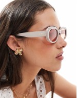 Epsilon oval sunglasses with pink lens in taupe