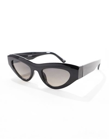 New angular cat eye sunglasses in black