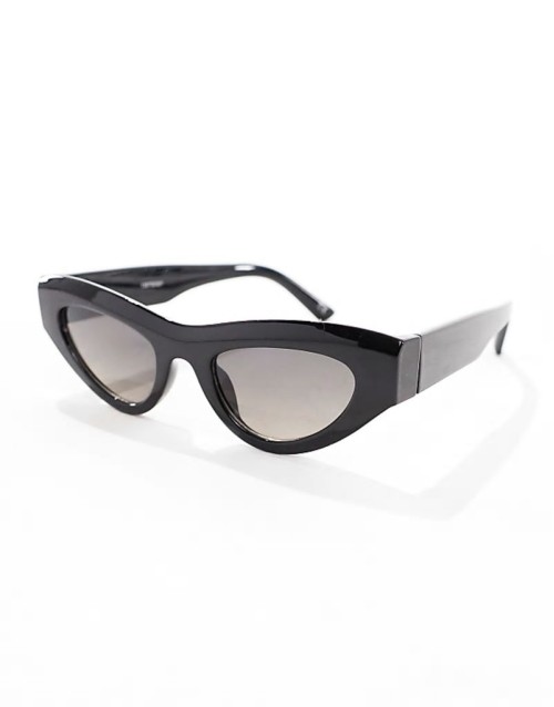 New angular cat eye sunglasses in black