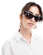 New angular cat eye sunglasses in black