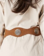 rose emblem leather belt in brown